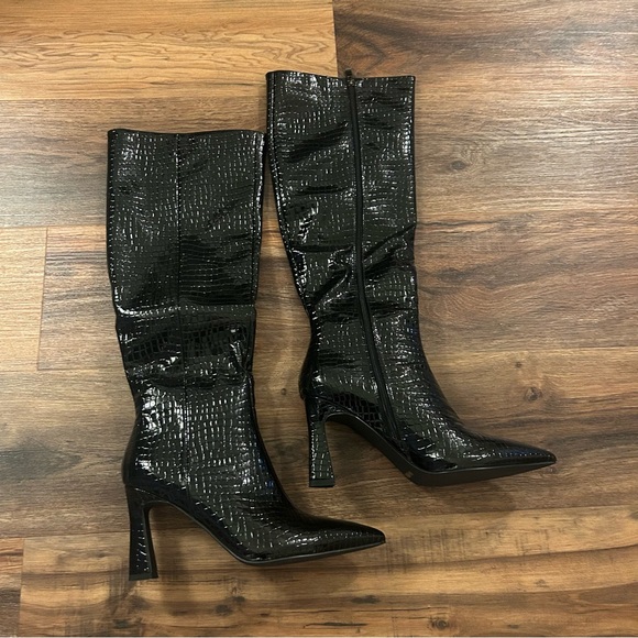 Sophisticated Black Heeled Boots with Glossy Finish - Picture 2 of 8